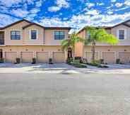 Others 2 Inviting Condo w/ Lanai - 8 Mi to Siesta Key!