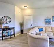 Others 5 Inviting Condo w/ Lanai - 8 Mi to Siesta Key!