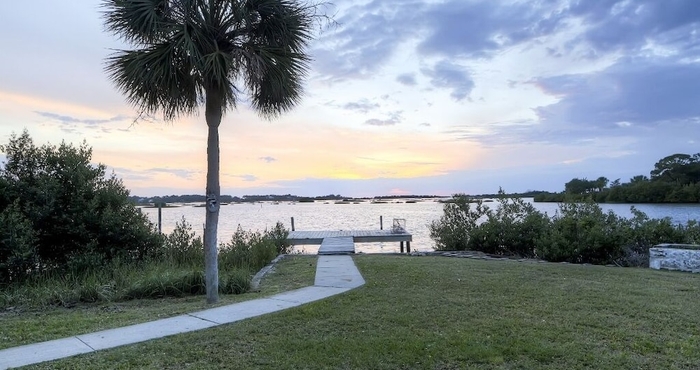 Others Waterfront Cedar Key Duplex Home w/ Private Dock!