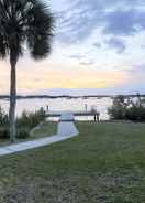 Imej utama Waterfront Cedar Key Duplex Home w/ Private Dock!