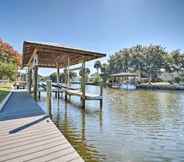 Lain-lain 7 Waterfront Crystal River Home w/ Boat Dock!