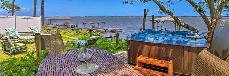 Lain-lain Waterfront Villa With Deck & Dolphin Watching!