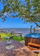 Imej utama Waterfront Villa With Deck & Dolphin Watching!