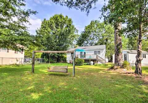 อื่นๆ Adorable Lakefront Cottage w/ Dock & Grill!