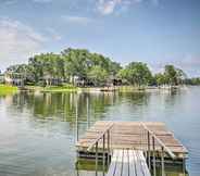 Others 7 Adorable Lakefront Cottage w/ Dock & Grill!