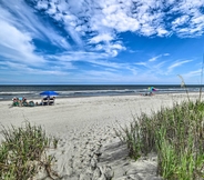 Lain-lain 2 Bright Myrtle Beach Condo: Steps to Beach!