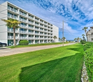 Lain-lain 4 Bright Myrtle Beach Condo: Steps to Beach!