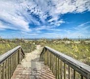 Lain-lain 6 Bright Myrtle Beach Condo: Steps to Beach!