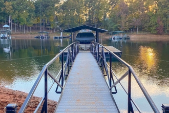 Lainnya 4 Chic House w/ Private Dock on Lake Hartwell!