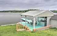 Lainnya 4 Lakefront Greenwood Getaway w/ Saltwater Pool