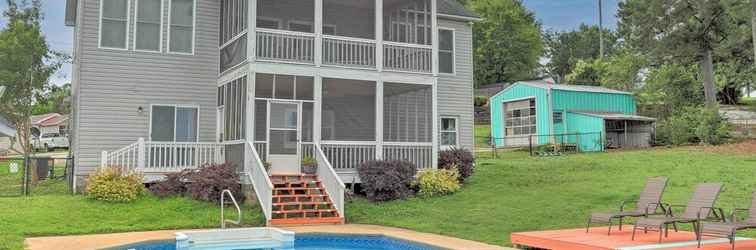 Lainnya Lakefront Greenwood Getaway w/ Saltwater Pool