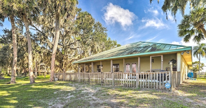 อื่นๆ Lush Lorida Home on Lake Istokpoga