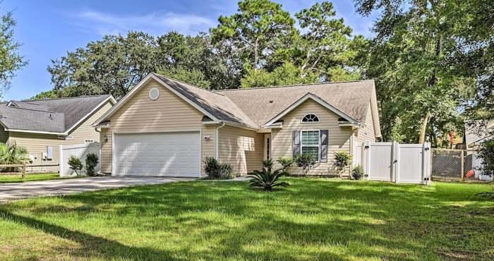 Others Murrells Inlet Home w/ Patio ~ 3 Mi to Beach!