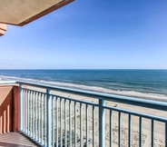 อื่นๆ 6 Myrtle Beach Retreat: Steps to Ocean & Pier!