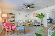 Lainnya Refreshing Gulfport Escape: Boat, Fish & More