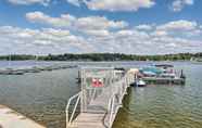 Lainnya 7 Stunning Lakefront Retreat w/ Dock Access!