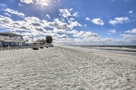 Lainnya St. Pete Condo w/ Heated Pool - < 1 Mi to Beach!