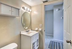 Others 2 St. Pete Condo: Walking Distance to Beach!