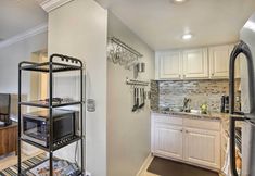 Others 7 St. Pete Condo: Walking Distance to Beach!