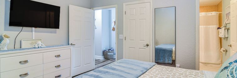 Others Waterfront Condo w/ Arcade in Treasure Island!