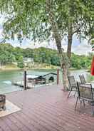 Imej utama Waterfront Getaway w/ Fire Pit + Game Room!