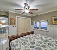 Others 5 Waterfront Gulf Breeze Escape w/ Dock & 2 Kayaks!