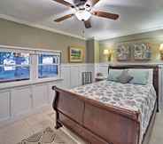 Others 6 Waterfront Gulf Breeze Escape w/ Dock & 2 Kayaks!