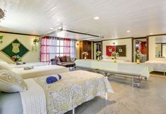 Others 4 Cameron Nature Retreat: Hike, Bike & More!