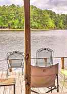 Imej utama Cheery Swansea Home on Calmont Pond w/ Dock!