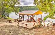 Lainnya 6 Cheery Swansea Home on Calmont Pond w/ Dock!