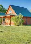 Imej utama Lakefront Columbia Cabin w/ Porch & Shared Dock