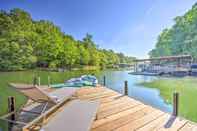 Lain-lain Lakefront Townville Gem w/ Boat Dock & Kayaks
