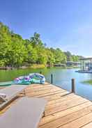 Imej utama Lakefront Townville Gem w/ Boat Dock & Kayaks