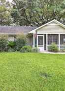 Imej utama Peaceful Beaufort Home w/ Front Porch + Grill