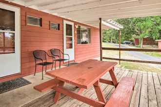 Others 4 Quaint Reeds Spring Cabin, Lake & Pool Access