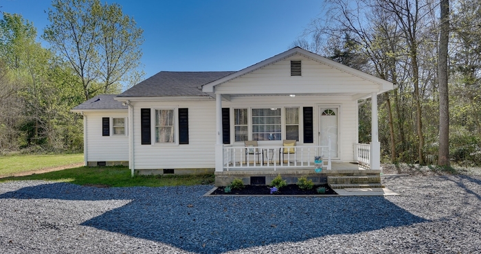 Others Rock Hill Cottage w/ Spacious Yard & Fire Pit!