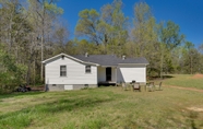 Others 2 Rock Hill Cottage w/ Spacious Yard & Fire Pit!