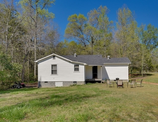 Others 2 Rock Hill Cottage w/ Spacious Yard & Fire Pit!