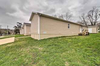 Lainnya 4 Stylish & Family-friendly West Plains Home!