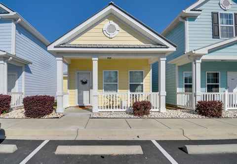 Others Sunny Yellow Bungalow w/ Patio: Walk to Beach