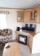 Ảnh chính Manor Park 2 Bedroom Caravan With Decking