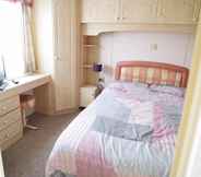 Others 2 Manor Park 2 Bedroom Caravan With Decking