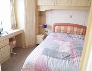 Others 2 Manor Park 2 Bedroom Caravan With Decking