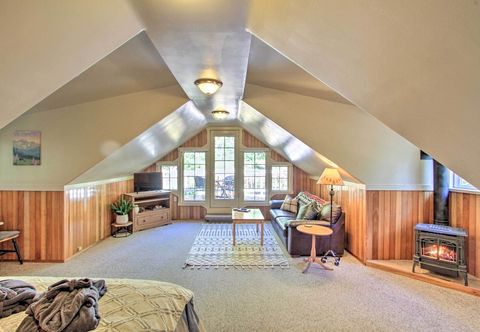 Others Owls Nest Studio w/ Hot Tub: Hike Nearby!