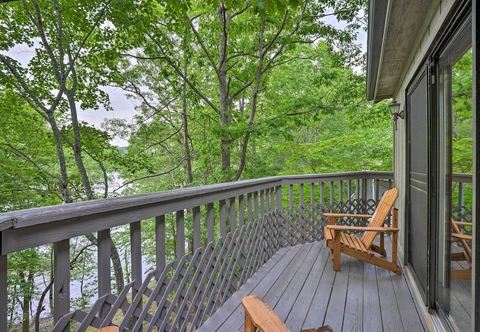 Others Beaver Lake Retreat w/ Deck & Private Hot Tub