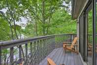 Others Beaver Lake Retreat w/ Deck & Private Hot Tub