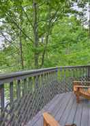 Imej utama Beaver Lake Retreat w/ Deck & Private Hot Tub