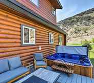 Others 3 Beautiful Oakley Cabin w/ Private Hot Tub & Views!