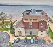 Others 2 Beachfront Traverse City Resort Condo w/ Pool