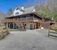 Others 3 Beautiful Bryson City Home w/ Hot Tub & Mtn Views!